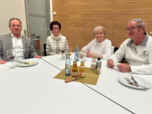 Herr Bernd mit Mietern.